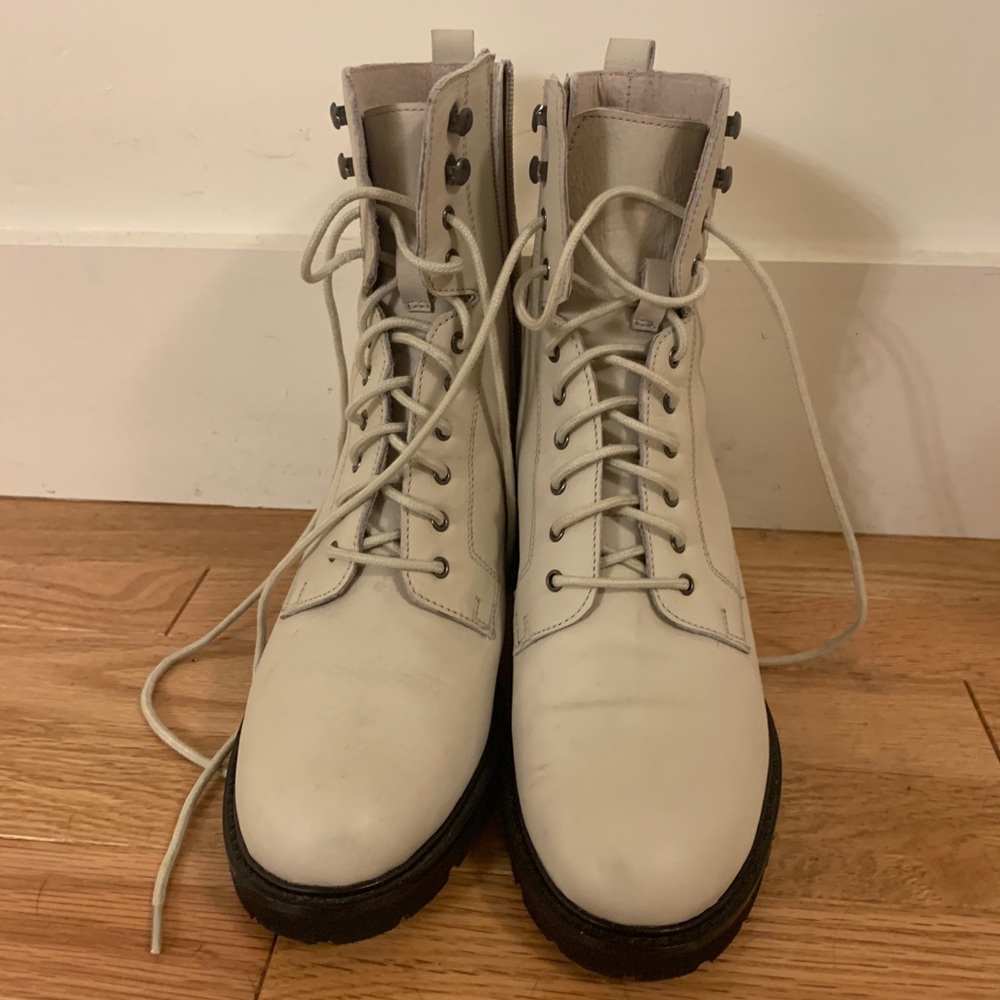 Seychelles Irresistible Bootie (Off White Leather)